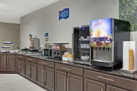 Clarion Pointe Near Erie Casino - breakfast