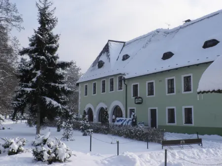 Rožmberský dvůr