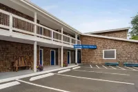 Travelodge by Wyndham Depoe Bay - parking