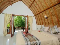โรงแรมชายหาดวาร์นา โรงแรมในกีลี ตราวางัน