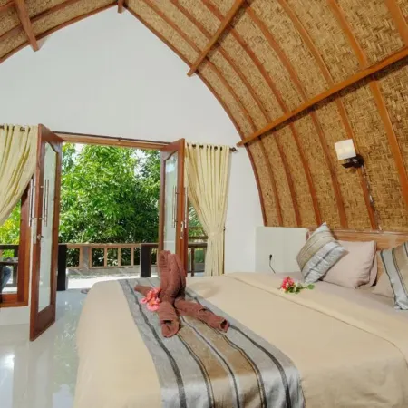 Warna Beach Hotel Отели рядом с достопримечательностью «Гили Траванган»