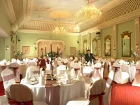 Bridge House Hotel, Leisure Club & Spa فنادق في Offaly