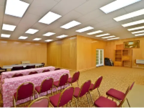 エコノ  ロッジ イン & スイーツ マドラス マドラスのホテル