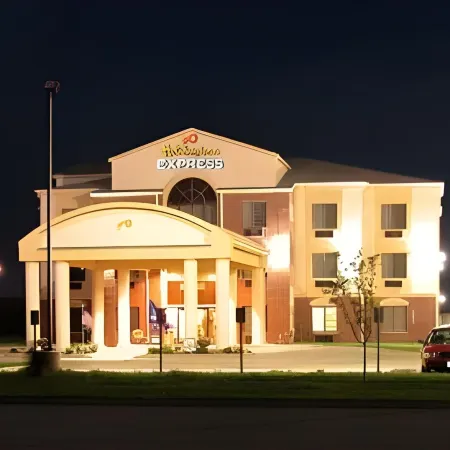 Holiday Inn Express & Suites PLAINVIEW by IHG Отели в г. Плейнвью