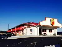 슈퍼 8 바이 윈덤 그린캐슬 루저빌 호텔