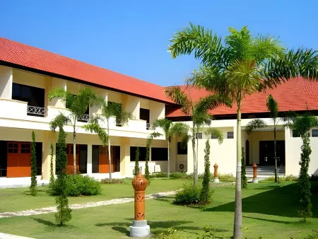 Golden Land Hotel
