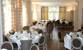 Logis Hôtel & Restaurant - le Manoir de Gavrelle