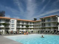 Le Domaine du Château - Vacancéole Hôtels à : Lagord