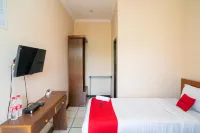 RedDoorz Plus Syariah at Lotus Hotel Bojonegoro Hotels in Bojonegoro