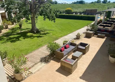 Hôtel le Mas des Ponts d'Arles Hotels in Fourques