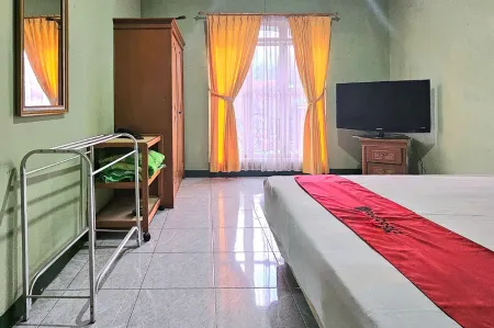 RedDoorz at Linggarjati Kuningan Отели в г. Mandirancan