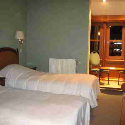 La Porte De France Rooms