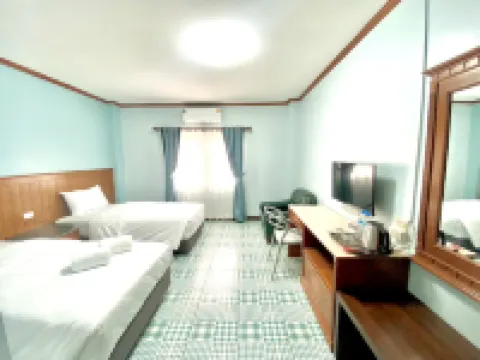 Chainat Grand Hotel. Hotels in Chai Nat