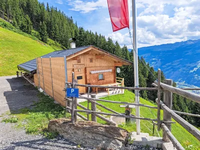 Nasenalmhutte