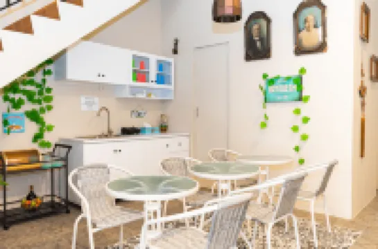 เรดดอร์ซ โฮสเทล แอท เดอี ปันไจตัน ซิมปัง ลิมา