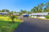 Quality Inn & Suites - parking