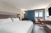 Holiday Inn Express & Suites Tampa Airport