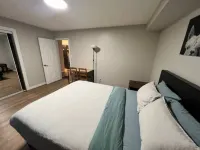 Cozy 1 Bedroom Rental with Den free parking Close to University - Condos