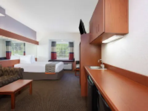Microtel Inn & Suites by Wyndham Lady Lake/The Villages Hotels in Lake County