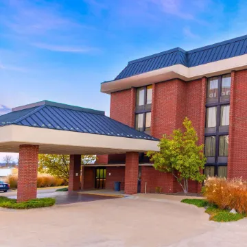 Heritage Inn & Suites St Louis Fenton, Trademark by Wyndham