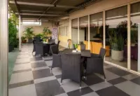 The Square Universitas Petra Water Heater WiFi 2G Hotels in Wonocolo