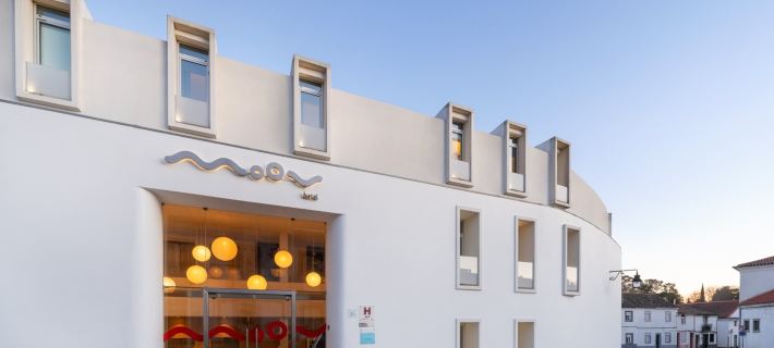 Moov Hotel Évora โรงแรมในแอวูรา