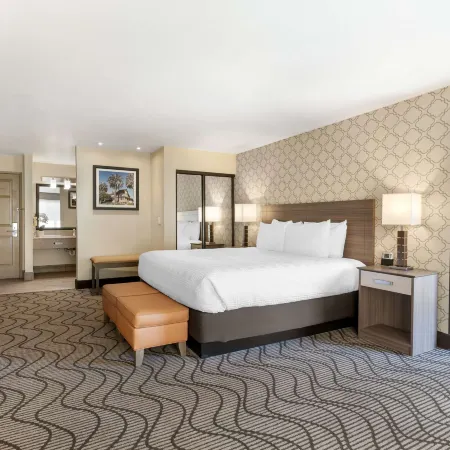 Best Western Plus Heritage Inn