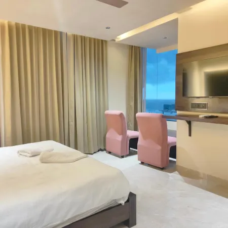 The Q Hotel RK Beach Отели рядом с достопримечательностью «Пляж Рама-Кришна»