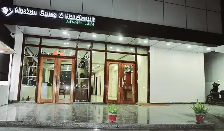 Royal Sujata Inn Hotel - 100 Mtr. from Mahabodhi Temple Отели рядом с достопримечательностью «Махабодхи»
