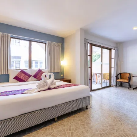 Hua Hin Star Hotel Отели рядом с достопримечательностью «Вана Нава Водная джунгля Хуа Хин»