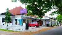 33 Homestay Banyuwangi Hotels in Taman Baru
