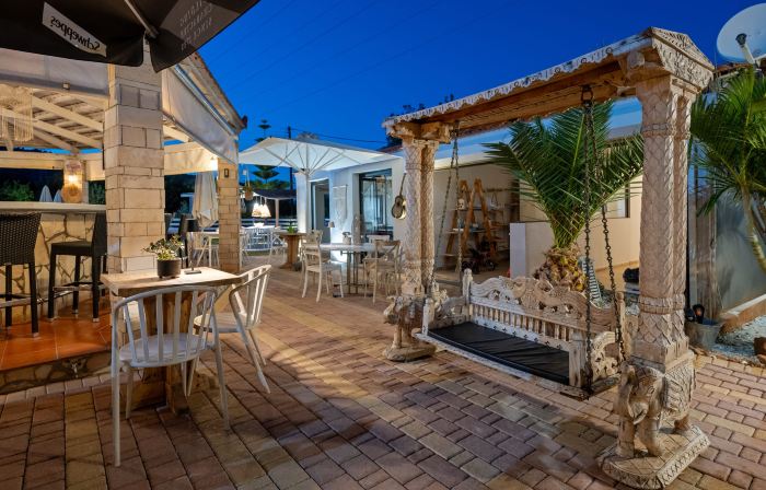 Nikos Apartments