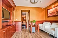 Studio apartment with balcony and private beach