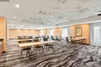 Fairfield Inn & Suites St Petersburg North 皮內拉斯帕克住宿飯店