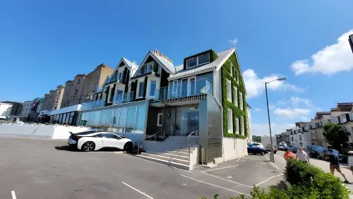 Newquay Beach Hotel by Sunday - Strand