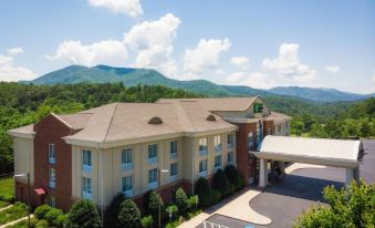 Holiday Inn Express & Suites Malone