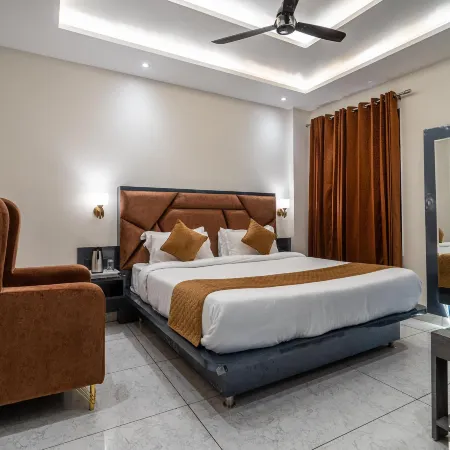 Hotel the Vaishvik Banganga Road