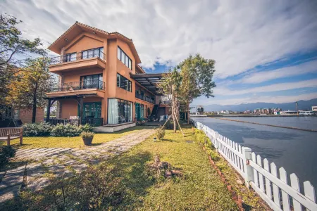 Sunday Home Отели в г. Илань