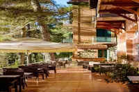New Helvetia Historic Hotel - parking