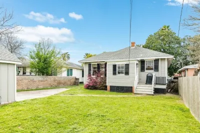 2 bedroom getaway with beautiful varnished wood design!