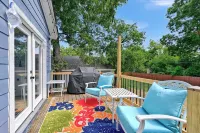 Historic home half a mile from Downtown Denison and minutes to Lake Texoma. Hotels in Denison