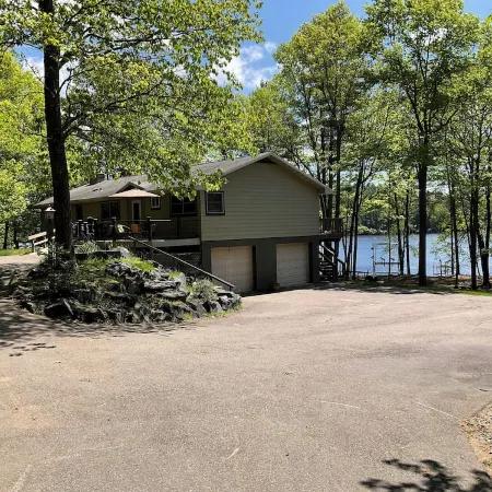 A Private Lake Estate on Eagle River Chain - 1 mi from Downtown Отели в г. Игл Ривер