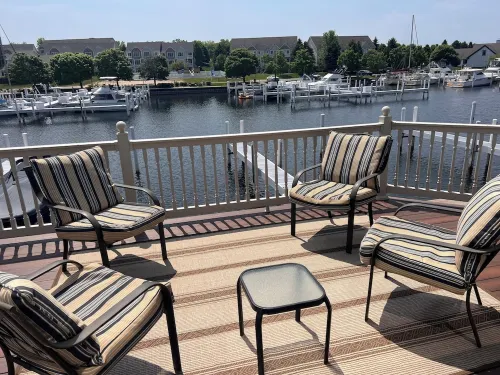 Indoor/Outdoor Pool and Hot Tub, Beautiful Beaches, Perfect for Golf Vacations Hotels in Manistee