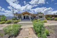 Family Memories Await: Pet-Friendly Stay with Hot Tub and Outdoor Adventures!