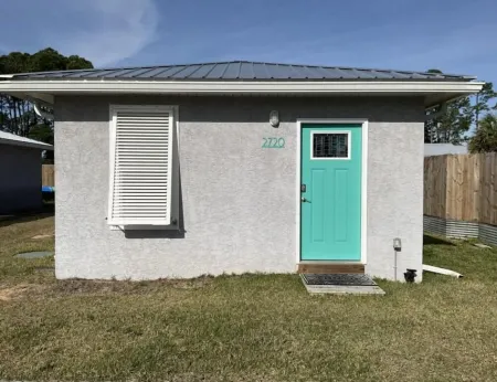 Aqua Diver is a darling 1 BR house on the East end of Panama City Beach, Florida Отели в г. Аппер-Гранд-Лагун