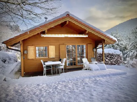 Höllenberghütte in Lug, with garden sauna, holiday home in the Palatinate Forest Отели в г. Юго-западный Пфальц
