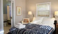 Private, cozy, airy garden studio suite, for 1 or 2 guests
