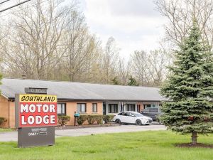 Cozy Stay in Brownstown w/ Wi-fi & Streaming TV