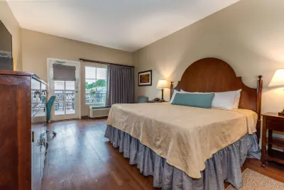 Chateau Saint Denis Hotel, a Trademark Collection by Wyndham Отели рядом с достопримечательностью «The Minor Basilica of Immaculate Conception Church»