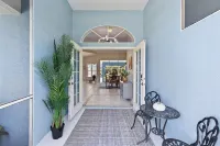 Villa Papaya in St James city !